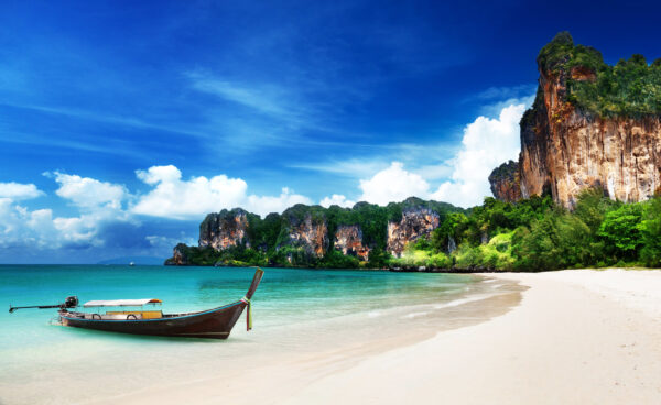 ビーチ×ジャングル×断崖が作る絶景と素敵ムード！タイで1番満たされるビーチリゾート「クラビ」！