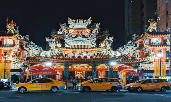 【2023年】台湾・台北で使えるタクシーアプリ！初乗り85元！タクシー移動がいいと思う！
